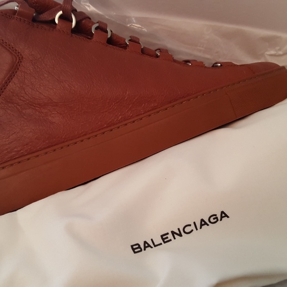 Balenciaga - Picture 3 of 6